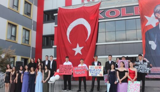 Özel Karaoğlan Kolejinde mezuniyet sevinci yaşandı.