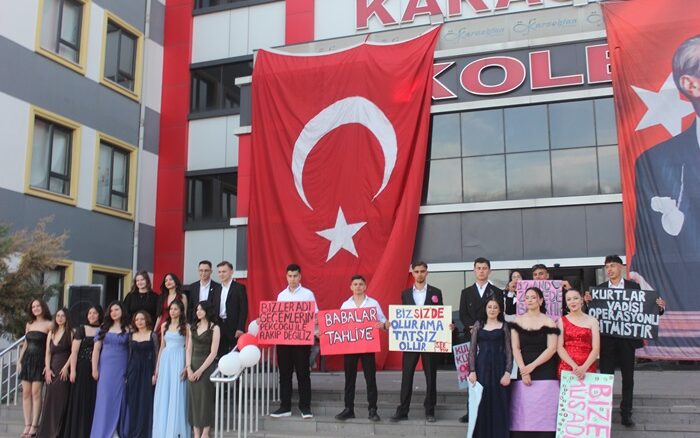 Özel Karaoğlan Kolejinde mezuniyet sevinci yaşandı.