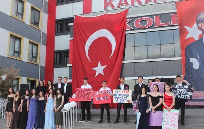 Özel Karaoğlan Kolejinde mezuniyet sevinci yaşandı.