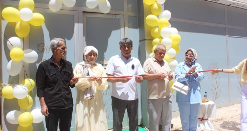 Afşin’de Daisy Güzellik Salonu ve Kuaför için açılış töreni düzenlendi.