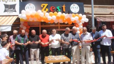 ZEST Vitamin Bar için açılış töreni düzenlendi.