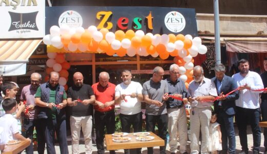 ZEST Vitamin Bar için açılış töreni düzenlendi.