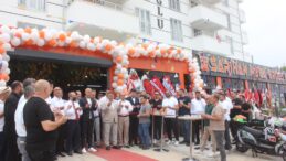Afşin’in Öz Markası Sarıhan Mega Gross düzenlenen törenle açıldı.