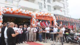 Afşin’in Öz Markası Sarıhan Mega Gross düzenlenen törenle açıldı.