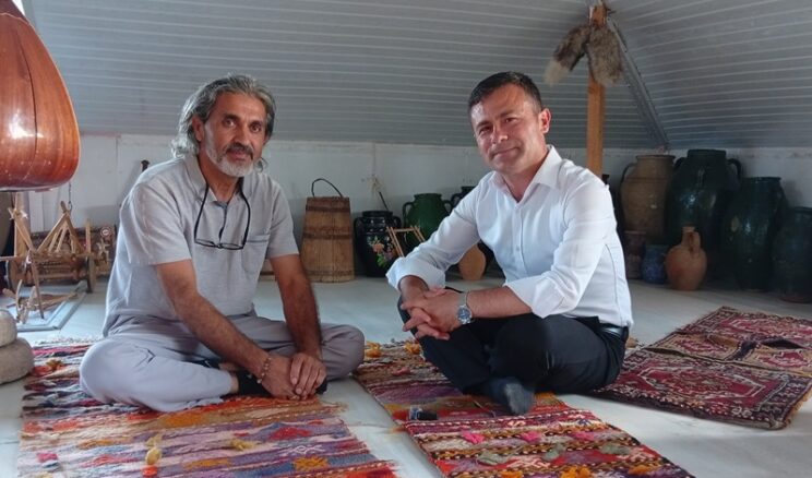 Afşin’e bağlı Çobanbeyli Mahallesinde yaşayan Ali Mert, kültürel bir Mirasın taşıyıcılığını yapıyor.