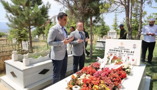 Afşinli Şehit Durmuş Polat, kabri başında anıldı.