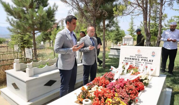 Afşinli Şehit Durmuş Polat, kabri başında anıldı.