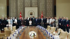 Cumhurbaşkanı Erdoğan, Ayser Çalık Ortaokulu Şehitlerinin Aileleriyle Bir Araya Geldi.