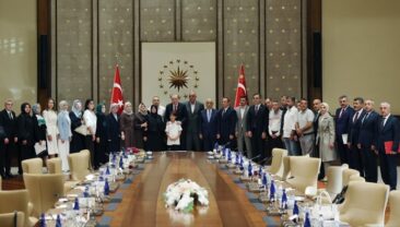 Cumhurbaşkanı Erdoğan, Ayser Çalık Ortaokulu Şehitlerinin Aileleriyle Bir Araya Geldi.