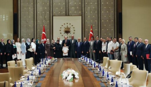 Cumhurbaşkanı Erdoğan, Ayser Çalık Ortaokulu Şehitlerinin Aileleriyle Bir Araya Geldi.