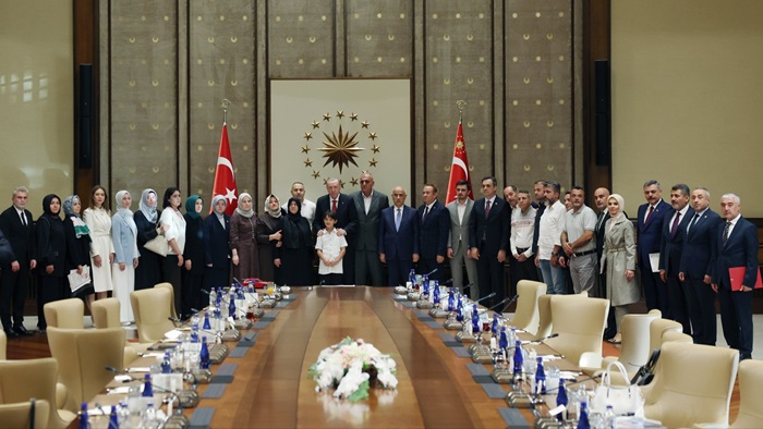 Cumhurbaşkanı Erdoğan, Ayser Çalık Ortaokulu Şehitlerinin Aileleriyle Bir Araya Geldi.
