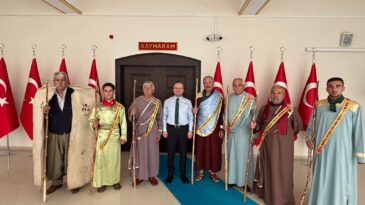 Kaymakam Arslantürk,Mağara Yarenlerini makamında kabul etti.
