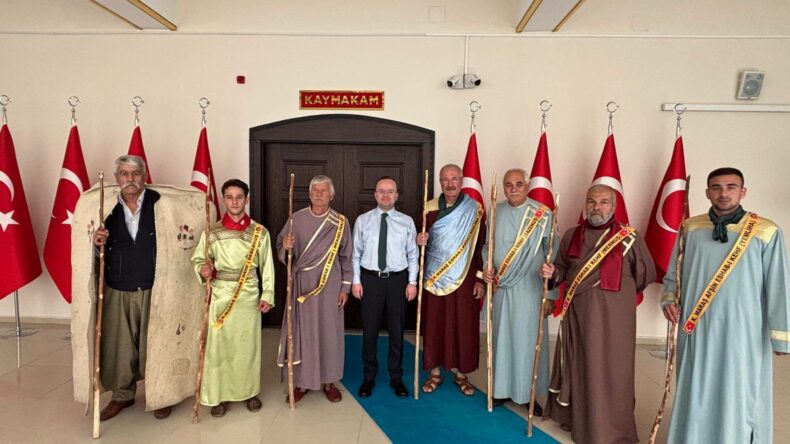 Kaymakam Arslantürk,Mağara Yarenlerini makamında kabul etti.