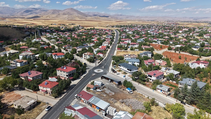 Büyükşehir, Afşin’de 3 Mahallenin Ulaşımını İyileştiren Yol Yatırımını Tamamladı.