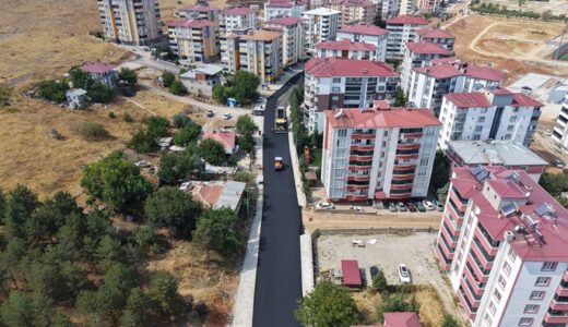Afşin’de Atlas Caddesi’nin Asfaltı Büyükşehir’le Yenileniyor.