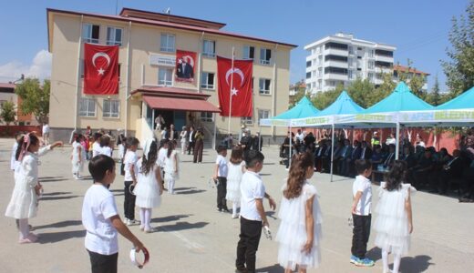 AFŞİN’DE İLKÖĞRETİM HAFTASI COŞKUYLA KUTLANDI.