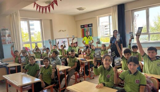 Afşin Polisi, Okullarda Trafik Güvenliği Eğitimlerine devam ediyor.