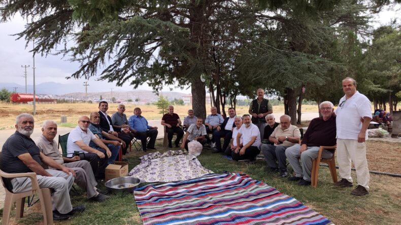 Afşinli Hacılar Rabia Parkı’nda Buluştu: Şehrimizin Selameti İçin Dua Ettiler.