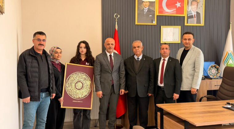 Afşin Fen Lisesinden Belediye Başkanı Koray Kıraç’a ziyaret.