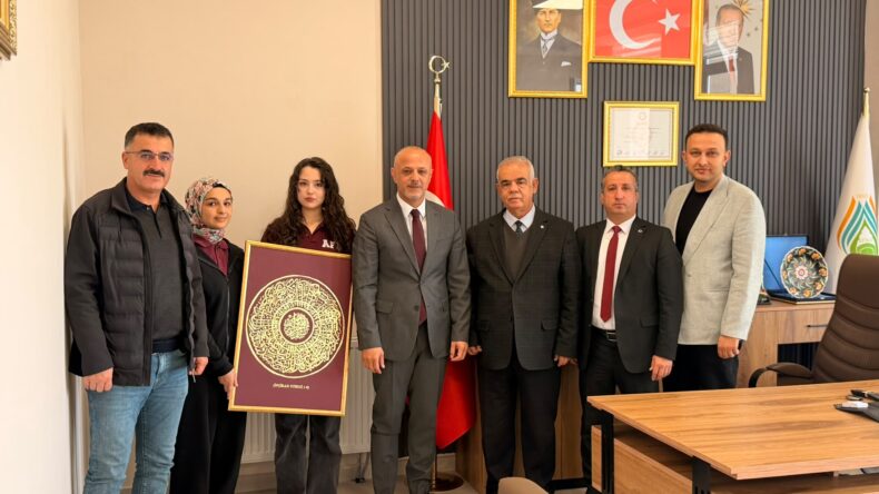 Afşin Fen Lisesinden Belediye Başkanı Koray Kıraç’a ziyaret.