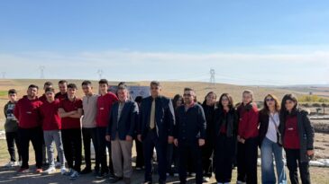 Öğrenciler önce tarihini öğrenmeli diyen Cuma Kılınç, Öğrencilere Yassıhöyük gezisi düzenledi.